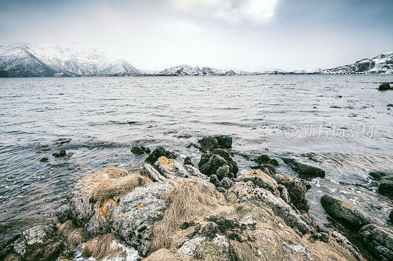 冬天，挪威韦斯特拉伦岛上的m ø klandsjord。